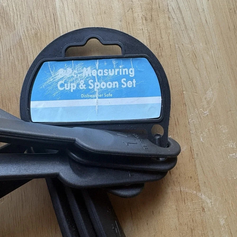 8 Pc Measuring Cup & Spoon Set Black Plastic Dishwasher Safe New w/ Tag (232)